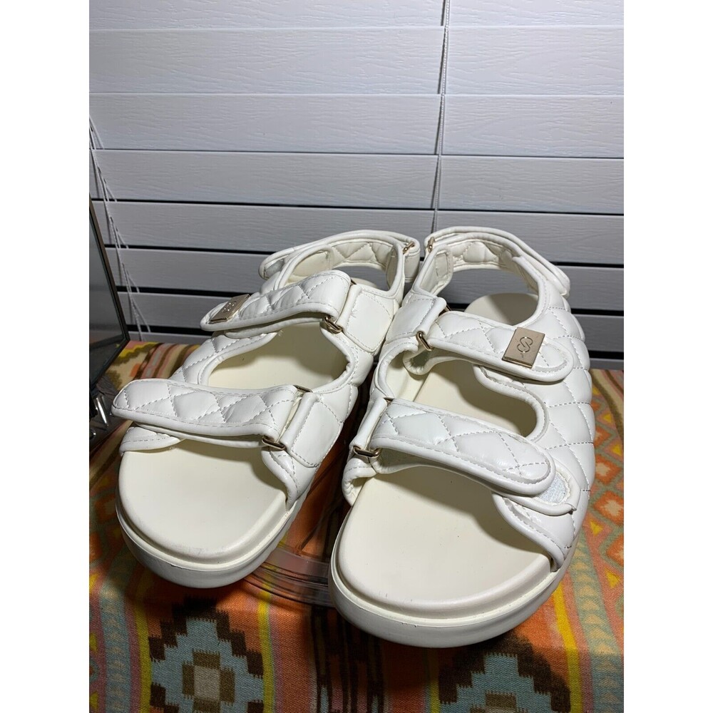 Calia by Carrie Underwood 9 Puffer Quilt Hook & Loop Adjustable Sandals White